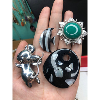 Bộ: vòng tay kèm phụ kiện nhiều loại/ Bộ cài áo..