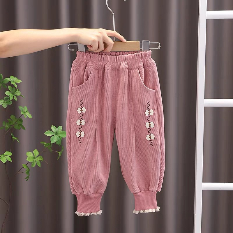 Quần nhung thêu dải hoa bé gái