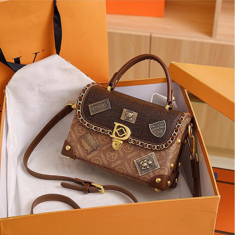 Túi Xách Nữ phối charm đeo chéo xách tay sang trọng hàngQCCC