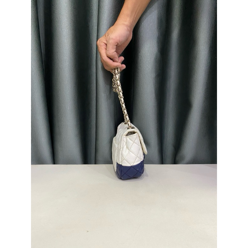 Túi si nhập form classic mini hai màu trần trám da bò thật