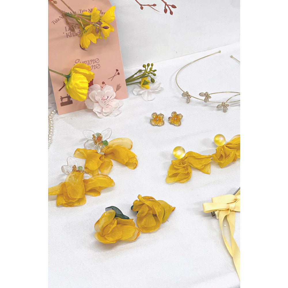 Sumire Store Hoa tai NK-093 hoa trong suốt đính cánh vải vàng