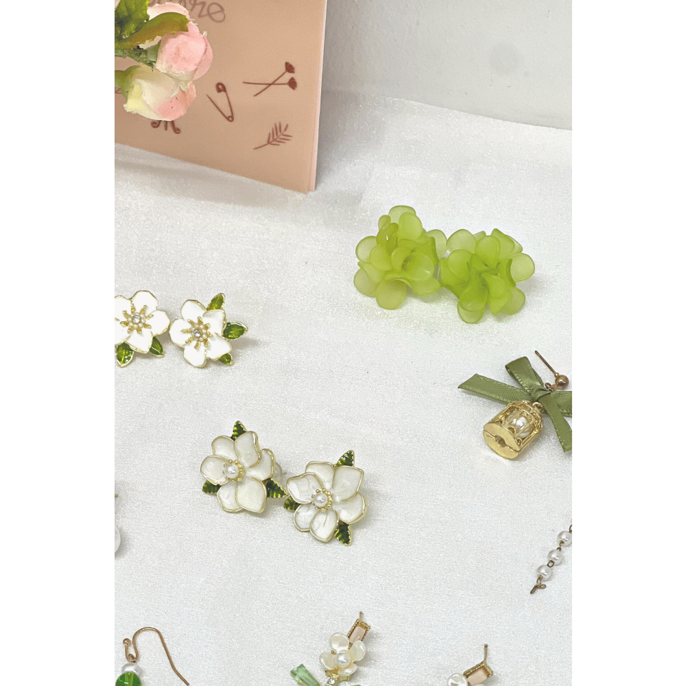 Sumire Store Hoa tai NK-120 chùm hoa nhỏ xanh lá