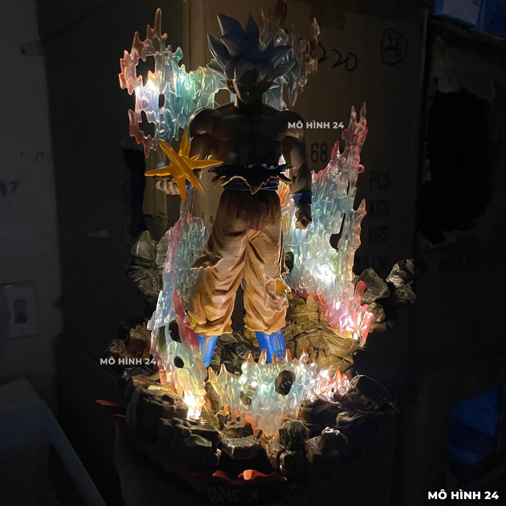 Mô hình Son Goku Vô Cực Tinh Cầu dragonball figure Ultra Instinct UI cầm tinh cầu vũ trụ dragon ball có đèn led