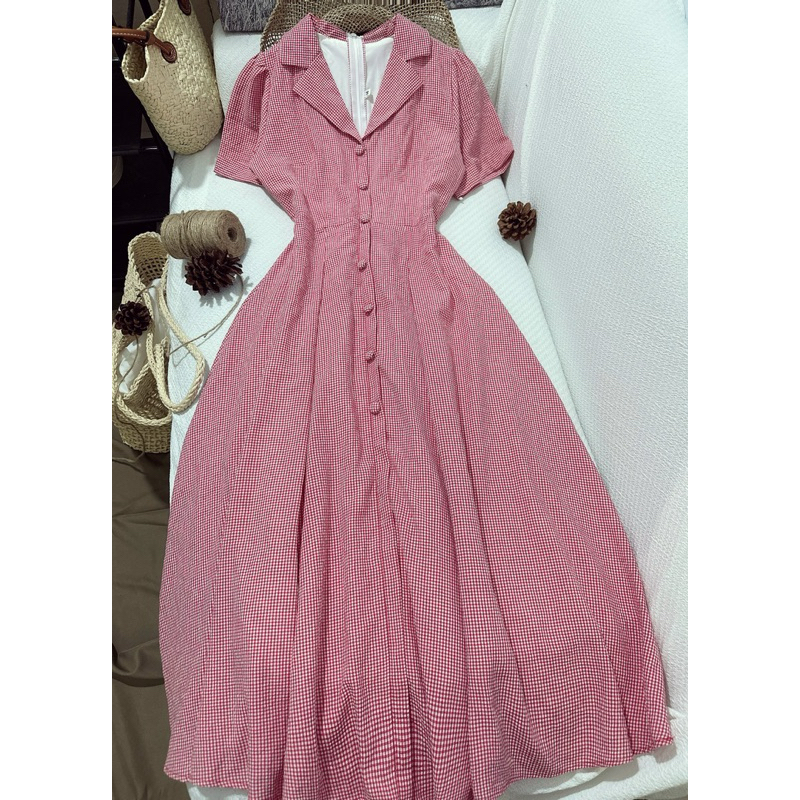 Đầm caro cổ vest nút bọc dáng dài