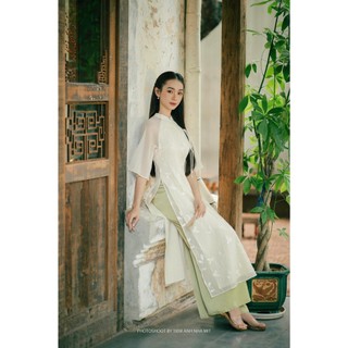 Áo dài trắng tơ thêu hoa 4 tà