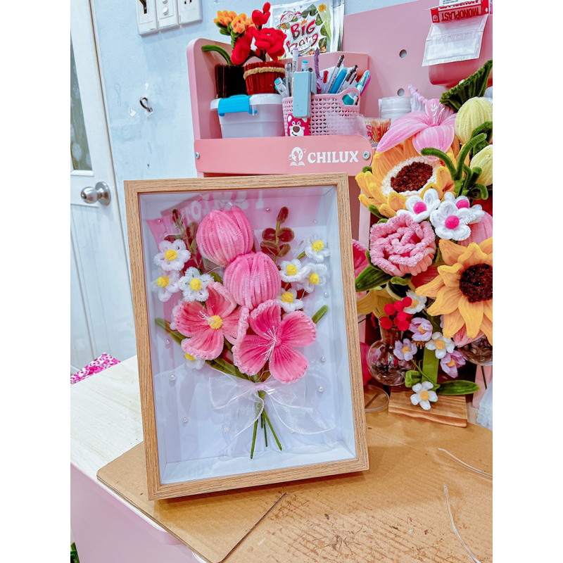 Khung tranh hoa kẽm nhung