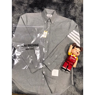 TB - ÁO SƠ MI NAM NỮ TAY DÀI OXFORD THOM BROWN, XÁM 4 SỌC TRẮNG, ĐỦ TAGS, CỜ SAU GÁY, CAO CẤP, MENSWEAR WOMENSWEAR SHIRT