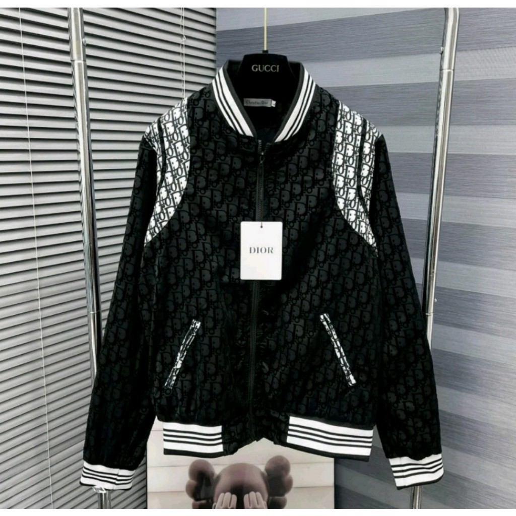 Áo Khoác Bomber Dior Họa Tiết Dập Vân Phối Cầu Vai Cực Đẹp , Áo Bomber Dior Vải 2 Lớp Dày Dặn Fom Unisex