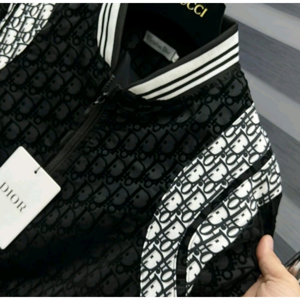 Áo Khoác Bomber Dior Họa Tiết Dập Vân Phối Cầu Vai Cực Đẹp , Áo Bomber Dior Vải 2 Lớp Dày Dặn Fom Unisex