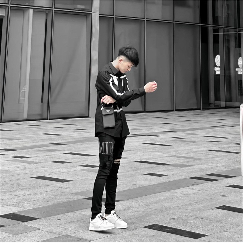 Quần Jean Skinny Amiri Nam Likeauth Wash Đen Mài Thêu Chữ Đùi Phối Rách Xù Vá Da Đen Mix Túi Sau Da Hottrend 2023