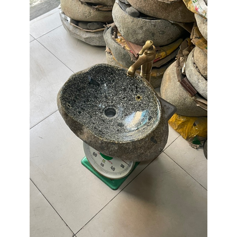 Lavabo đá cuội