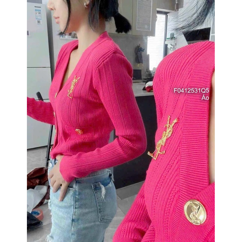 Áo len khuy vàng phối logo, áo croptop nữ tay dài cổ tim y6 VIENS STORE