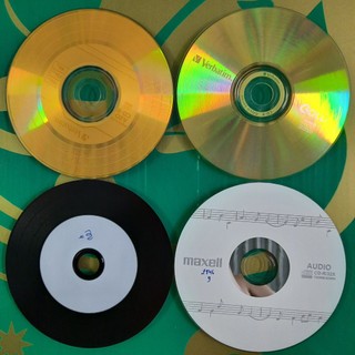 Bộ 4 đĩa cd cũ lỗi dùng để trang trí