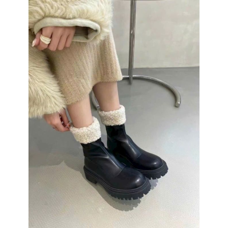 Bốt Da Nữ Cổ Lửng Phối Lông Đế Răng Cưa 2 màu Đen, Kem Sang Chảnh HOTTREND 2023 !