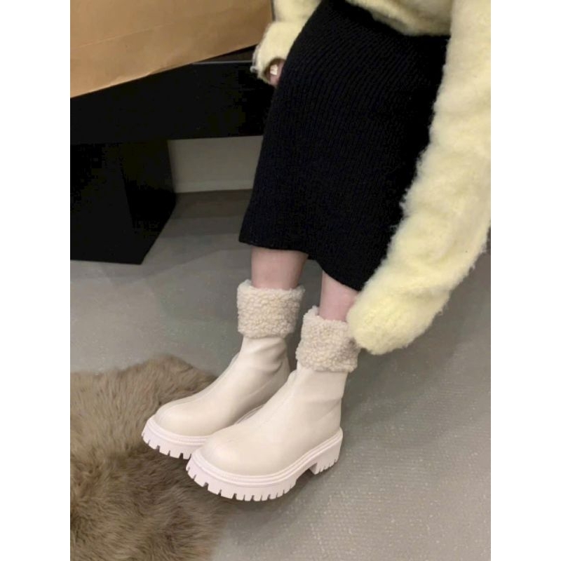 Bốt Da Nữ Cổ Lửng Phối Lông Đế Răng Cưa 2 màu Đen, Kem Sang Chảnh HOTTREND 2023 !