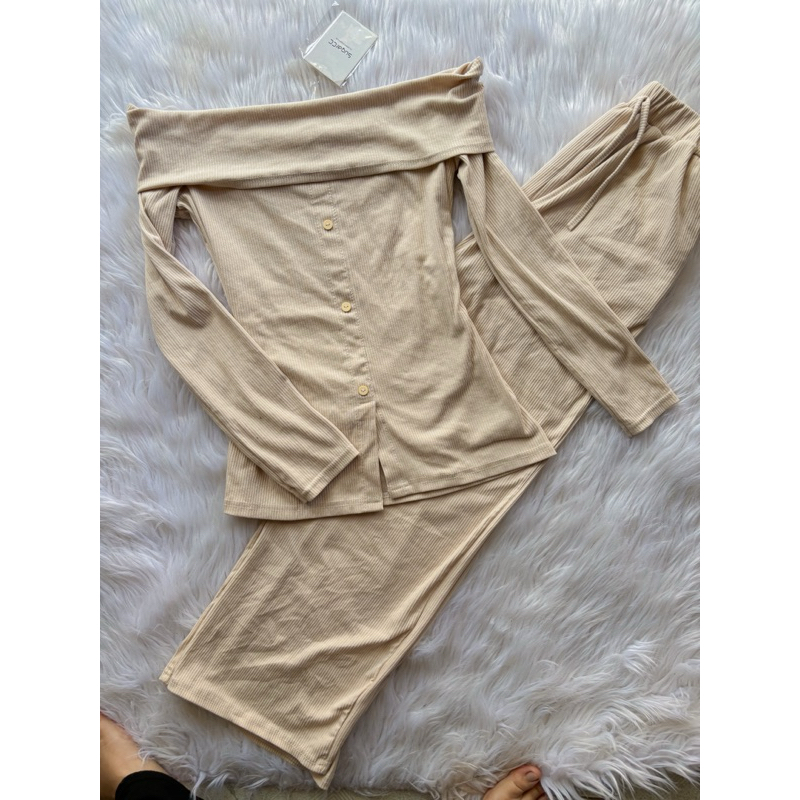 Pass đồ bộ chất len tâm trễ vai+ quần suôn 60k