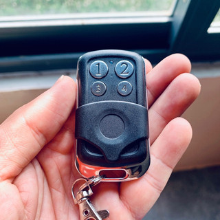 Chính hãng remote cổng 2 cánh tay đòn phím 1234 mã nhảy 433mhz