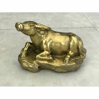 Tượng trâu đồng vàng đặt bàn