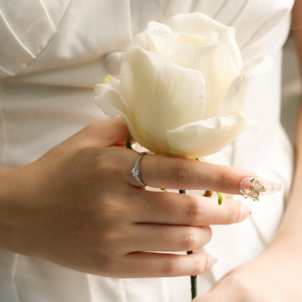 Nhẫn nữ kim cương Moissanite bạc xi bạch kim 4 ly kiểm định GRA LAVESTA KC90 thanh lịch, tinh tế