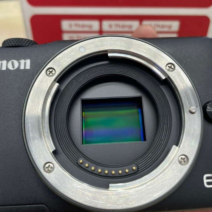 MÁY ẢNH CANON M10 + ỐNG KÍNH 15 45 IS STM ĐẸP 98%. NGUYÊN TEM CHÍNH HÃNG CANON LBM.  MÀN HÌNH CẢM ỨNG , LẬT SELFIE ,WIFI