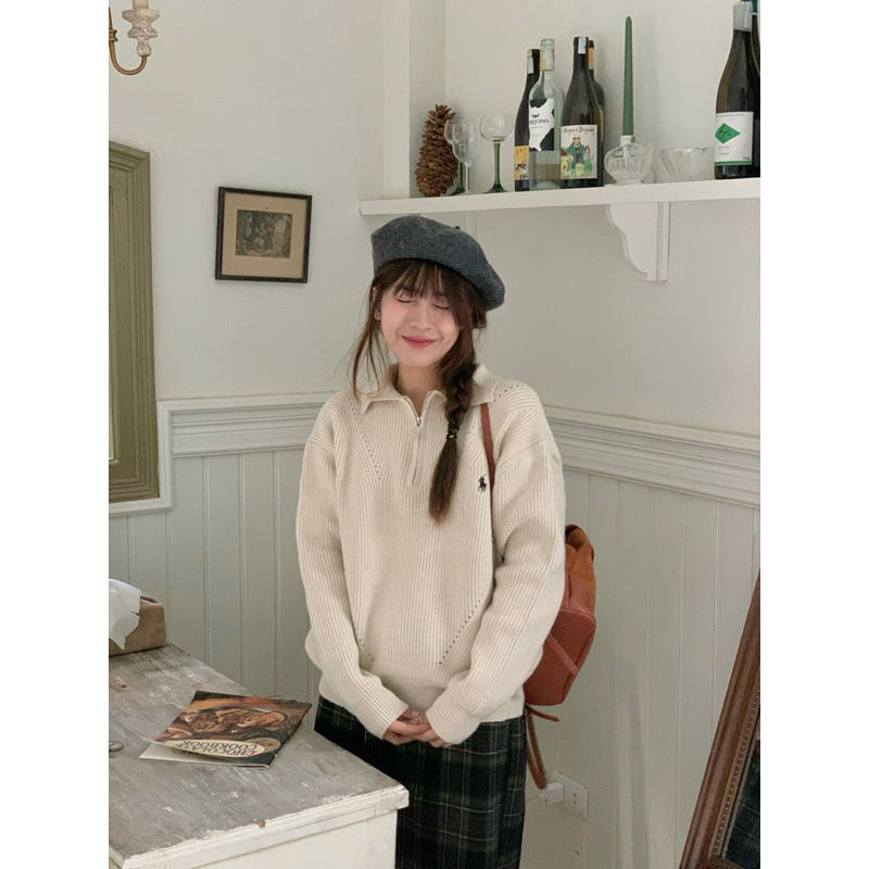 KAYY. Áo len cổ khoá thêu ngực _ A7054