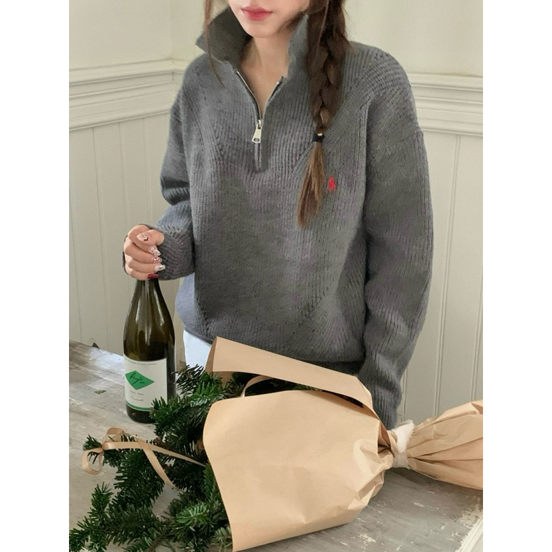 KAYY. Áo len cổ khoá thêu ngực _ A7054