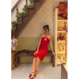 Đầm đỏ khoét ngực dressie - mandy midi dress