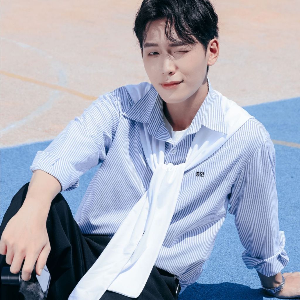 Áo Sơ Mi Nam Hàn Quốc Kẻ Sọc Thương Hiệu MANDO,Áo Sơ Mi Form Rộng Dài Tay Chất Liệu Cotton Thoáng Mát -SHT027