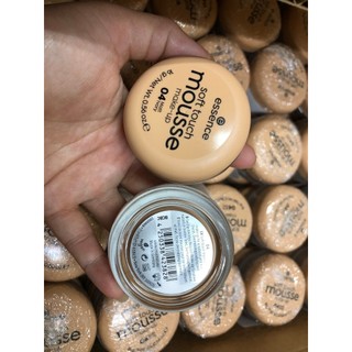 Phấn tươi Đức Essence Soft Touch Mousse màu 04 mỏng mịn giữ ẩm cho da