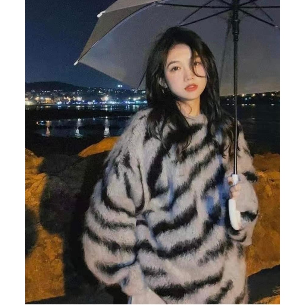 Áo sweater  from oversized phối sọc đen lông dành cho nam nữ