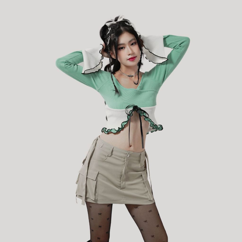 Áo croptop nữ tay dài ống loe TOPTIFY thân phối màu cuốn biên Ralie Top AC123
