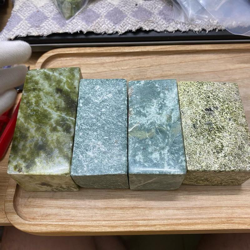 Cục chặn giấy Serpentine đá thật( Suối Giàng-Văn chấn-Yên bái) dùng chặn giấy, trưng bày...!!!