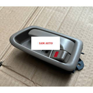 Tay nắm cửa trong Toyota Camry