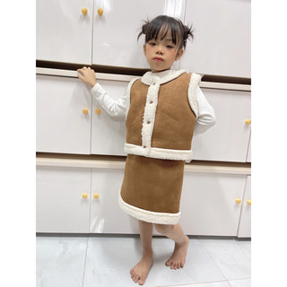 Váy đỏ bé gái