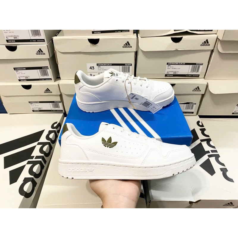 Giày Adidas full box, có mail mua hàng. Hàng có sẵn, bay size nhanh nên các ace chốt nhanh ạ