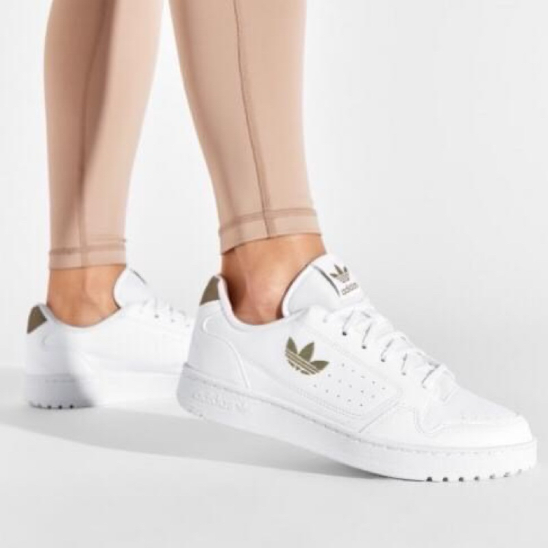 Giày Adidas full box, có mail mua hàng. Hàng có sẵn, bay size nhanh nên các ace chốt nhanh ạ