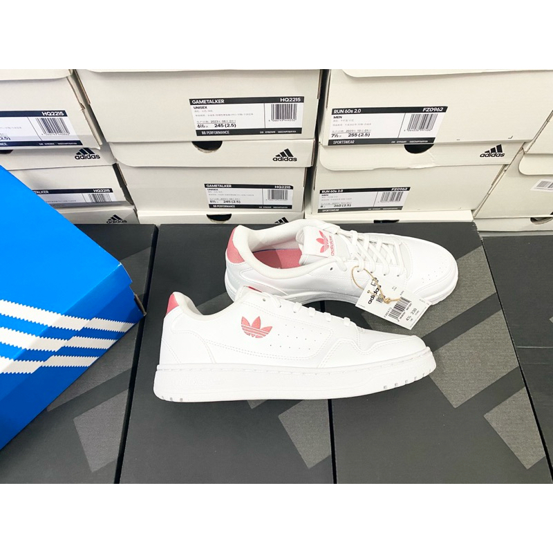 Giày Adidas full box, có mail mua hàng. Hàng có sẵn, bay size nhanh nên các ace chốt nhanh ạ
