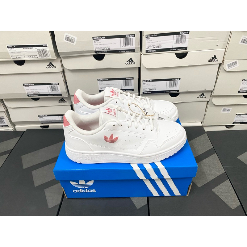 Giày Adidas full box, có mail mua hàng. Hàng có sẵn, bay size nhanh nên các ace chốt nhanh ạ