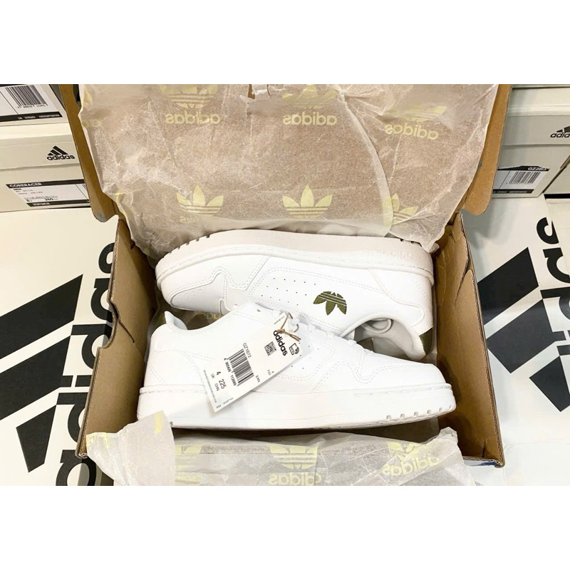 Giày Adidas full box, có mail mua hàng. Hàng có sẵn, bay size nhanh nên các ace chốt nhanh ạ