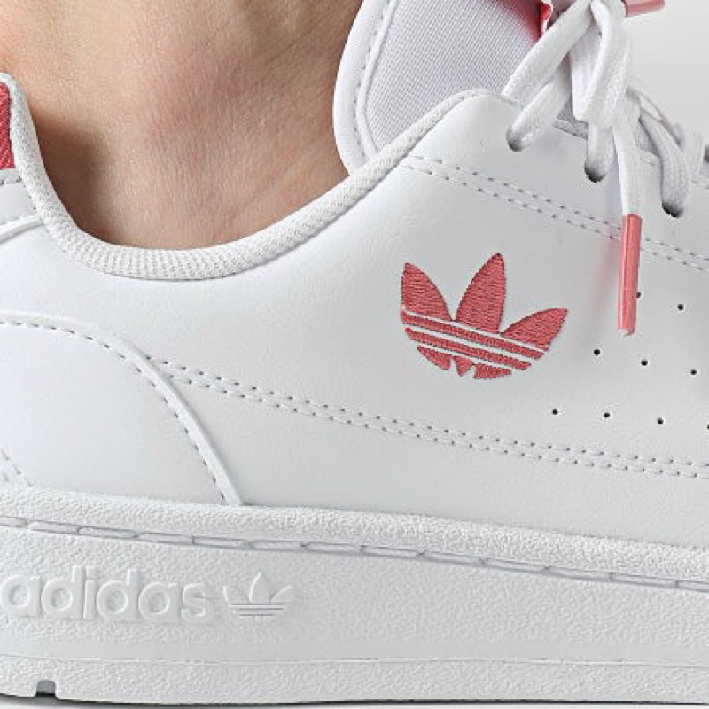 Giày Adidas full box, có mail mua hàng. Hàng có sẵn, bay size nhanh nên các ace chốt nhanh ạ