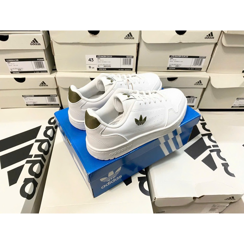 Giày Adidas full box, có mail mua hàng. Hàng có sẵn, bay size nhanh nên các ace chốt nhanh ạ
