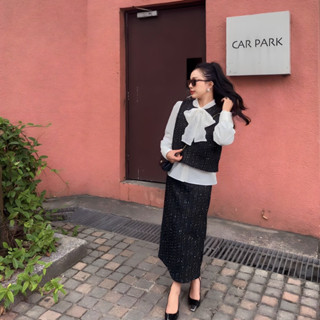 Set Áo Vest Gile Nữ Dạ Tweed Kèm Chân Váy Dáng Dài Và Áo Sơ Mi Mio Lady