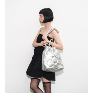 BLOOMING TOTE | Karatta Túi tote hoa xốp thiết kế