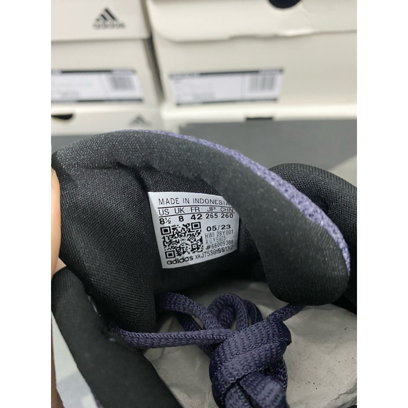 - Giày thể thao sneakers Adidas GY5975, đi cực kỳ êm chân, phù hợp với mọi loại quần, mọi công việc