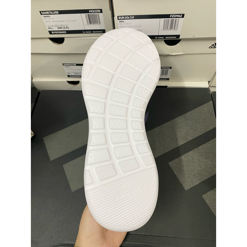- Giày thể thao sneakers Adidas GY5975, đi cực kỳ êm chân, phù hợp với mọi loại quần, mọi công việc
