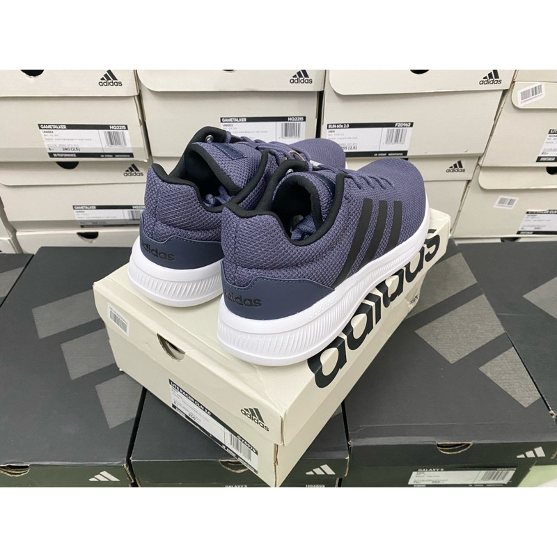 - Giày thể thao sneakers Adidas GY5975, đi cực kỳ êm chân, phù hợp với mọi loại quần, mọi công việc