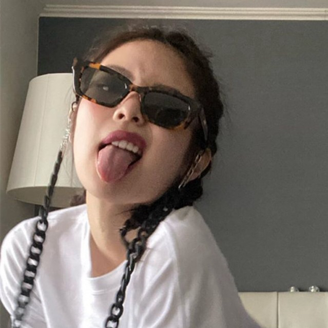 Kính mát form vuông style Jennie đeo Ulzzang thời trang cá tính 18045