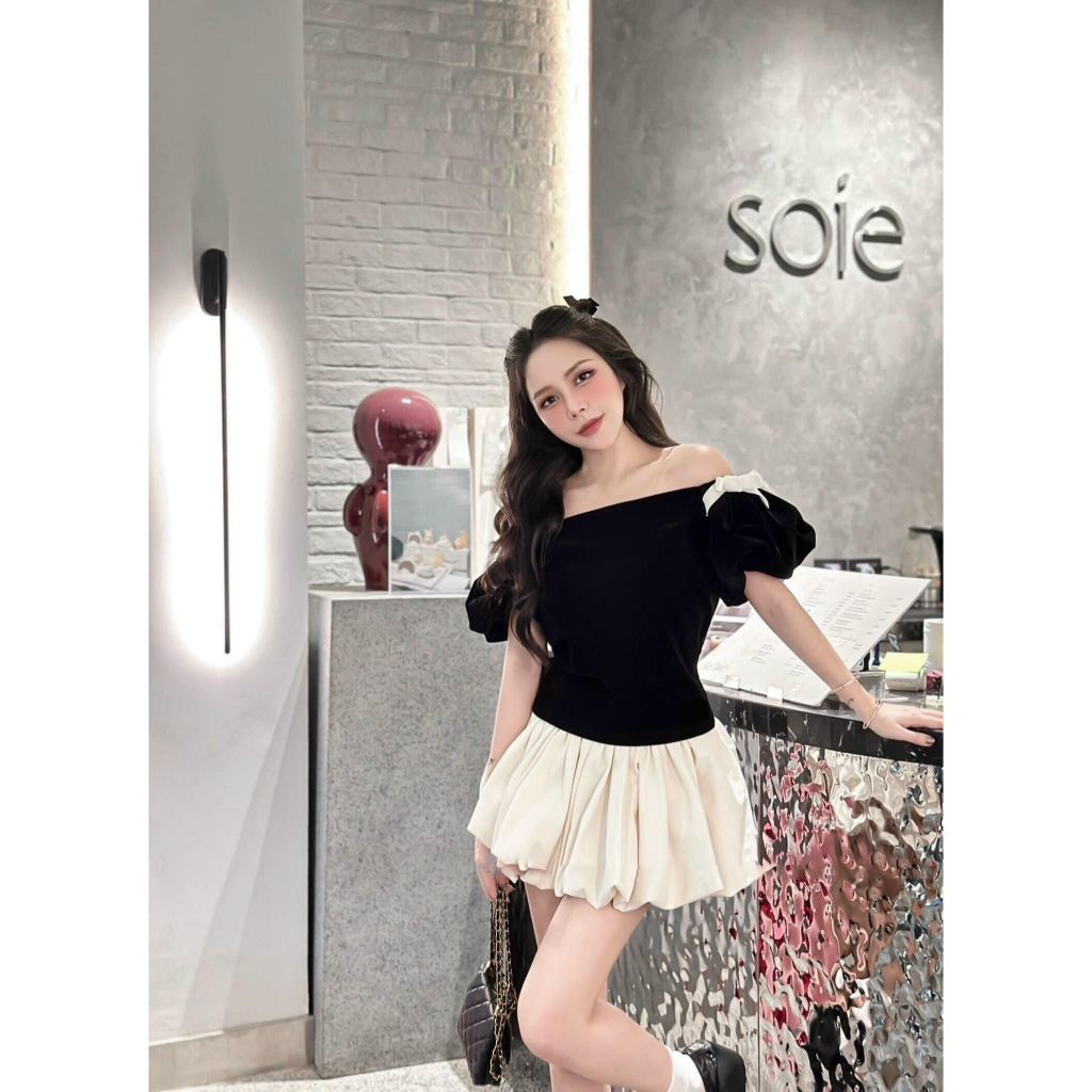 Set bộ nữ cao cấp dự tiệc Áo đen trễ vai phối nơ trắng kèm chân váy trắng dáng bí Rossy Fashion - 111223