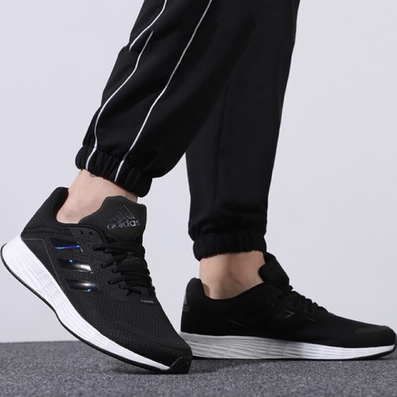 - Giày thể thao sneakers Adidas FY8113, đi cực kỳ êm chân, phù hợp với mọi loại quần, mọi công việc