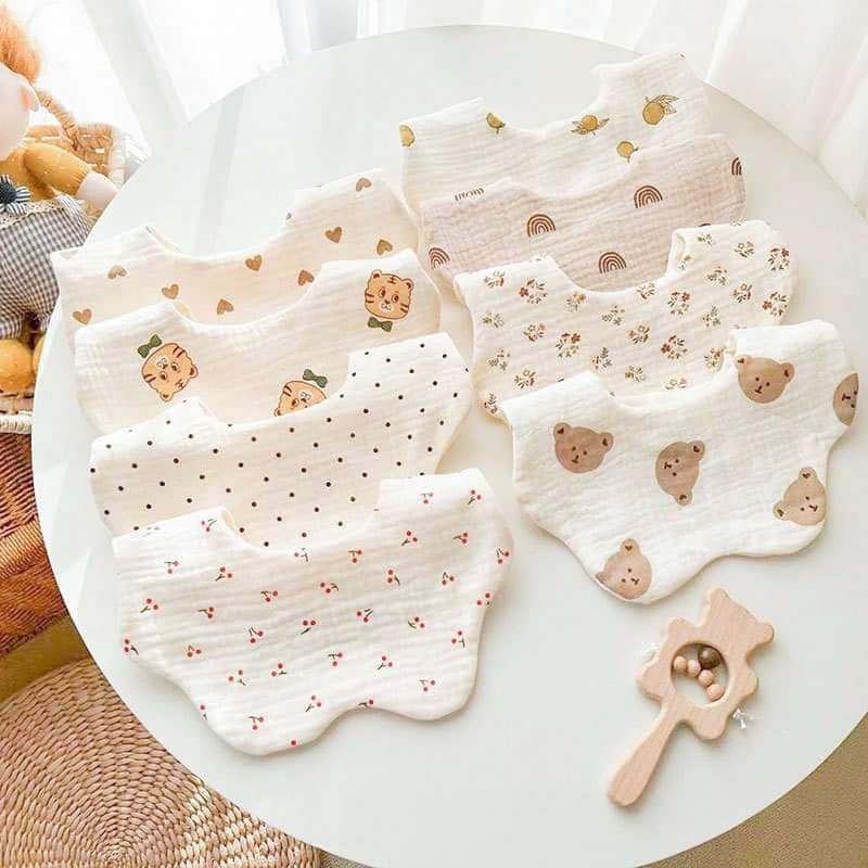 Yếm Cổ Tròn Xoay Cho Bé 360 Độ, Chất Liệu Muslin Thoáng Mát Cao Cấp An Toàn Cho Da Em Bé. Họa Tiết Tinh Xắn